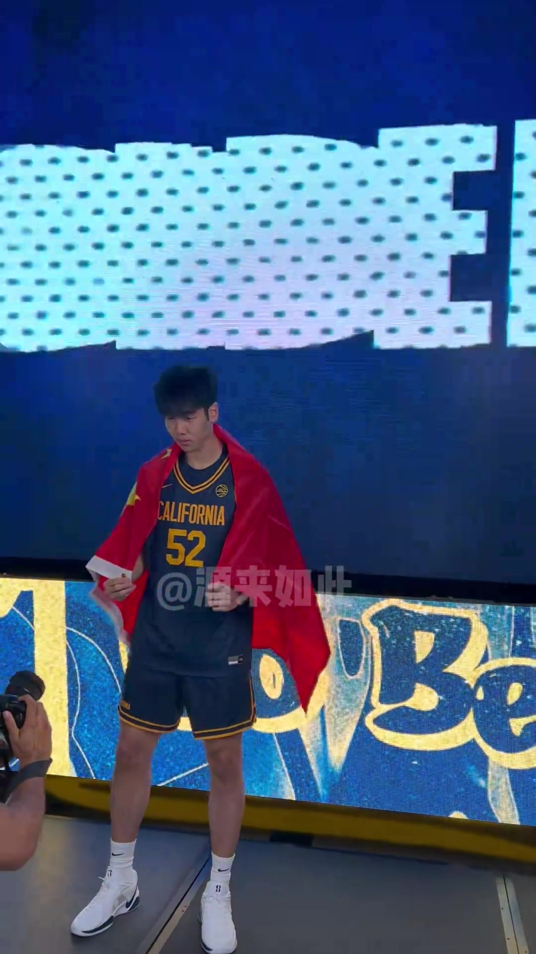 杏彩体育官方网站-会选择这所大学吗？张博源拍摄伯克利分校访校定妆照花絮