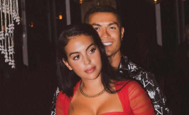 杏彩体育-反面典型？C罗违反防疫规定出行 或被罚款400欧元